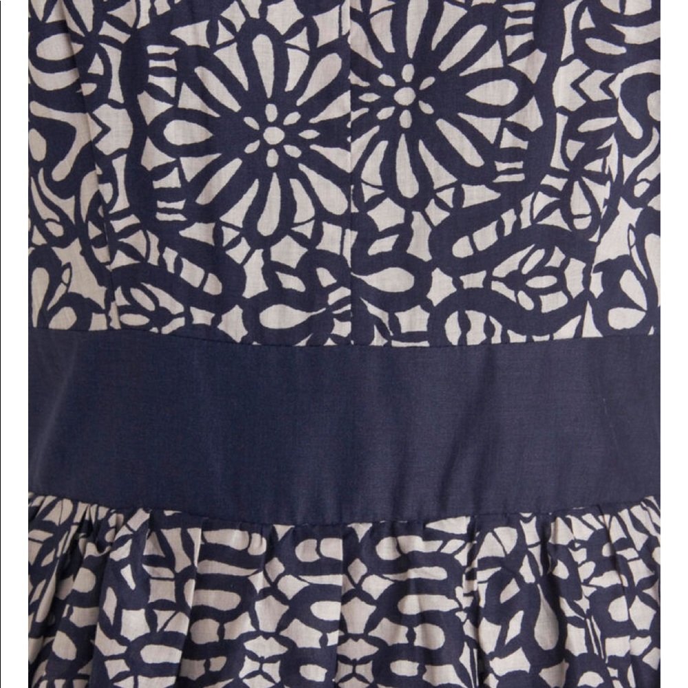 Calligraphy of the Styled Dress - Picture 7 of 8